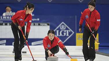 新秀状态低迷！弗拉格26.7%命中率，科沃德为27.3%